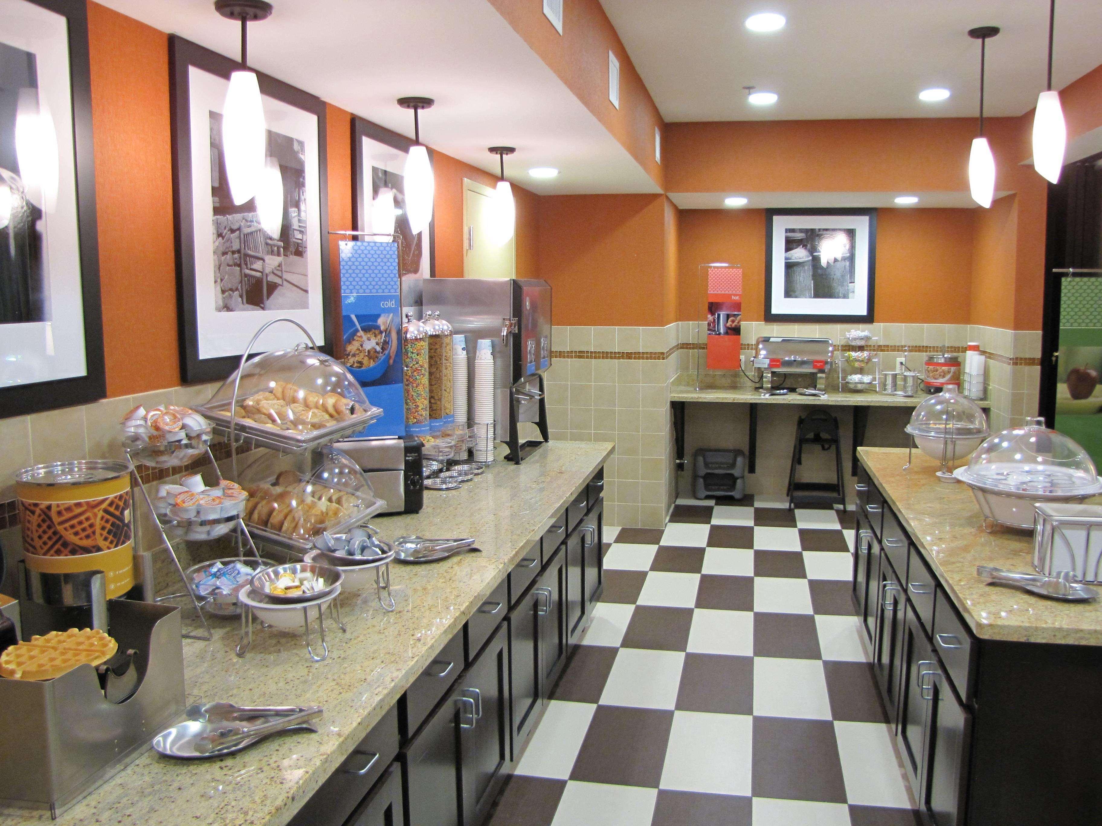 Hampton Inn & Suites Jamestown Bagian luar foto